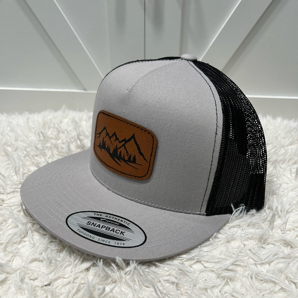 SnapBack hat Mountain - Picture 1 of 2